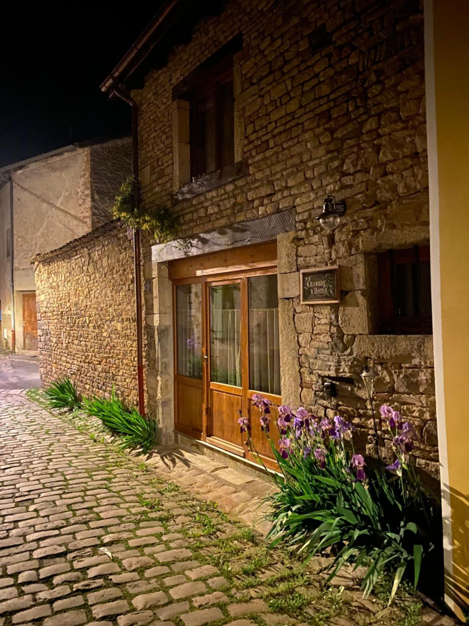 Chambre Les Marguerites Cluny Exterior photo